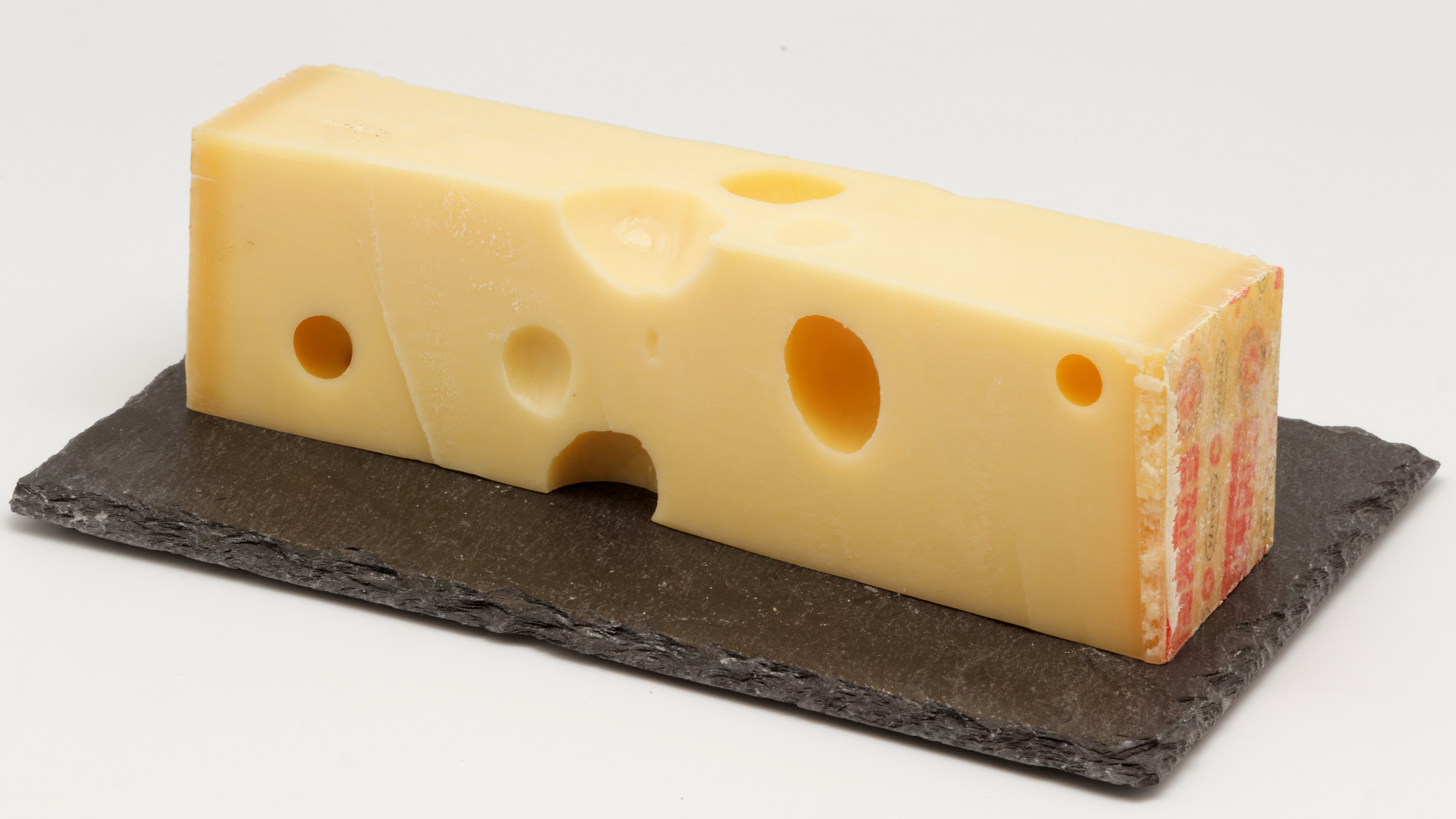 Emmentaler-Käse mit großen Löchern